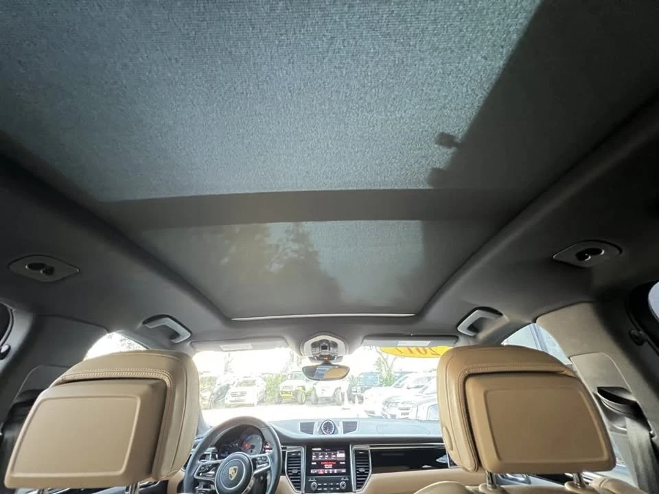 2017 Porsche Macan - Image 18 of 20