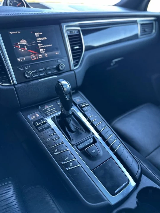2017 Porsche Macan - Image 10 of 20