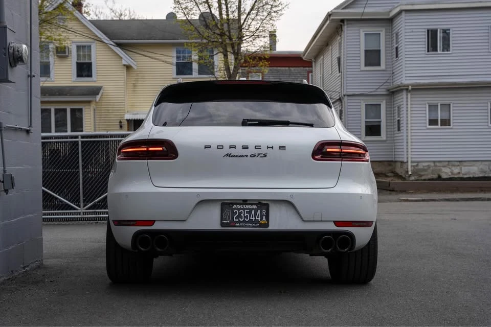 2017 Porsche Macan - Image 10 of 17