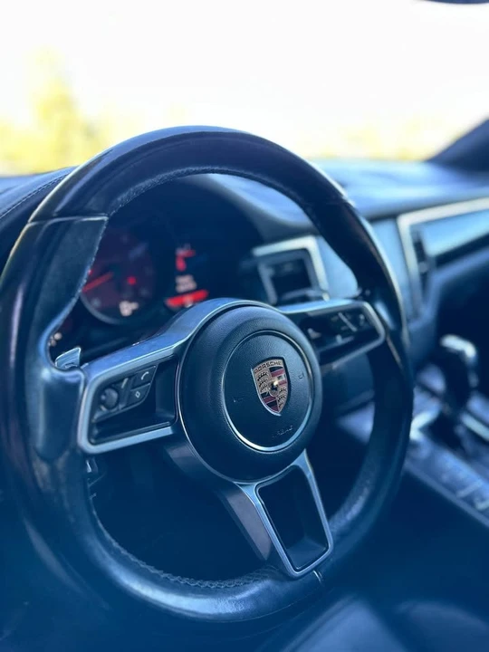2017 Porsche Macan - Image 9 of 20