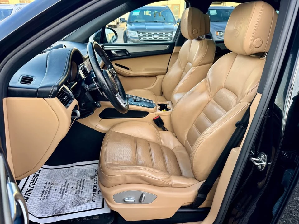 2017 Porsche Macan - Image 10 of 19