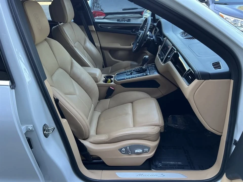 2017 Porsche Macan - Image 16 of 20