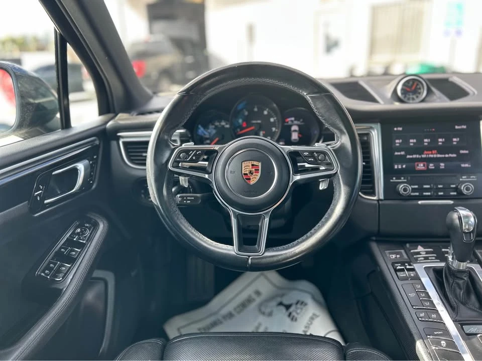 2017 Porsche Macan - Image 9 of 14