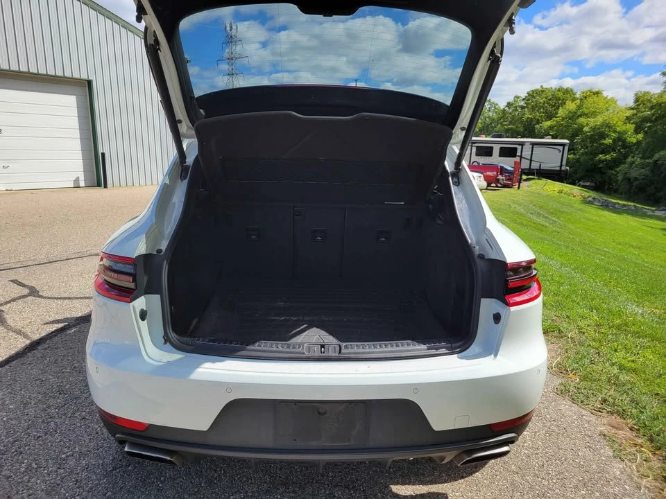 2017 Porsche Macan - Image 9 of 20