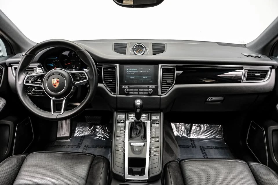 2017 Porsche Macan - Image 15 of 18