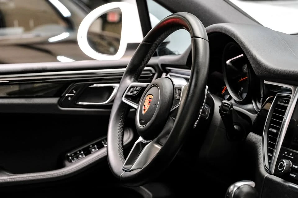 2017 Porsche Macan - Image 14 of 18