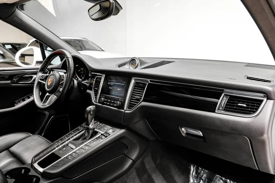 2017 Porsche Macan - Image 13 of 18