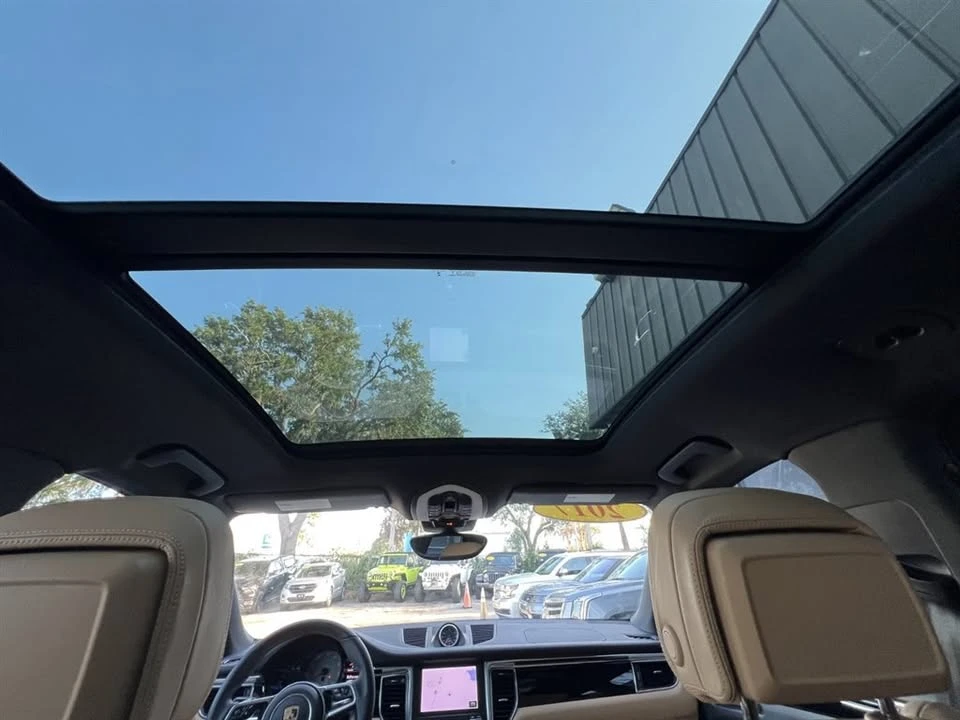2017 Porsche Macan - Image 19 of 20