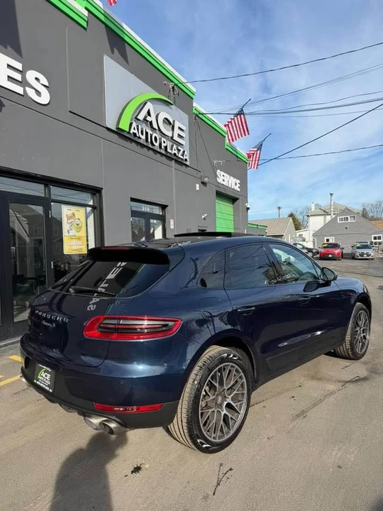 2017 Porsche Macan - Image 2 of 9