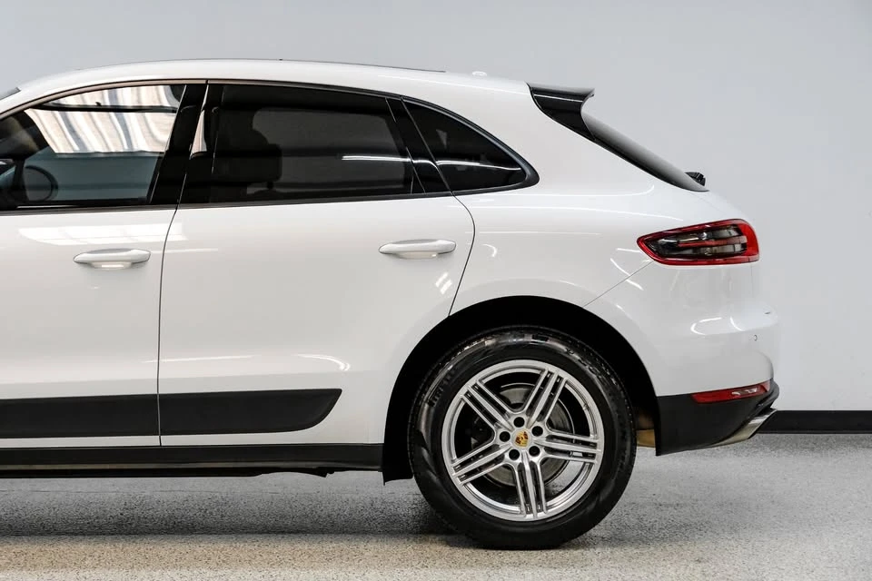 2017 Porsche Macan - Image 12 of 18