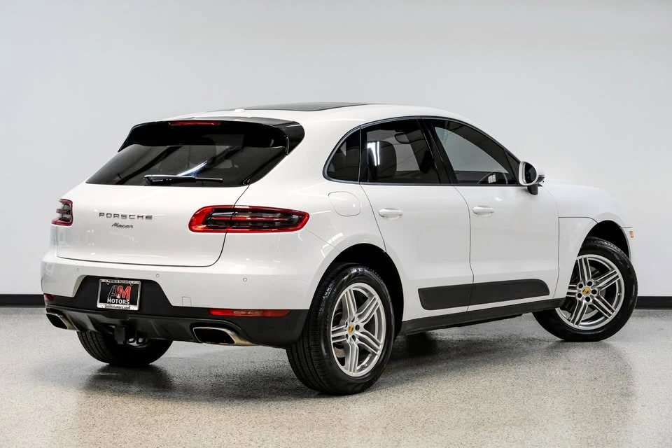 2017 Porsche Macan - Image 8 of 18