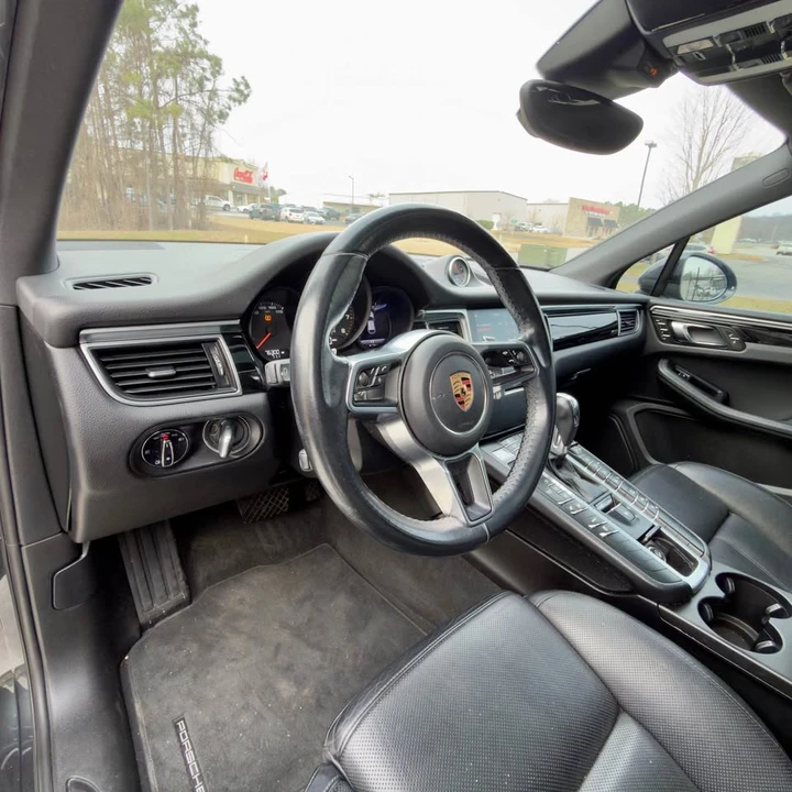 2017 Porsche Macan - Image 10 of 12
