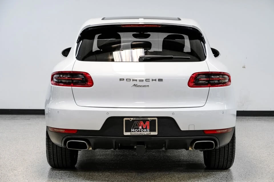 2017 Porsche Macan - Image 9 of 18