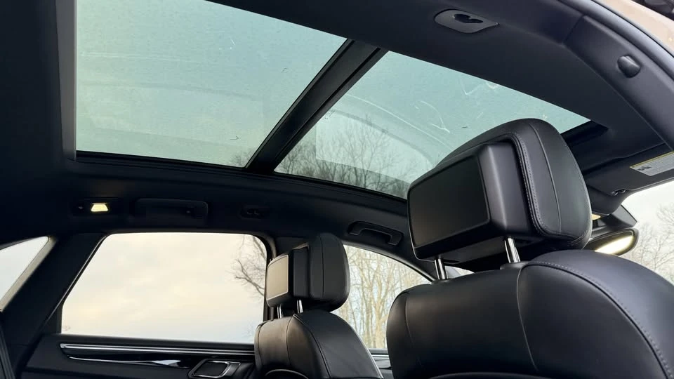 2017 Porsche Macan - Image 18 of 20
