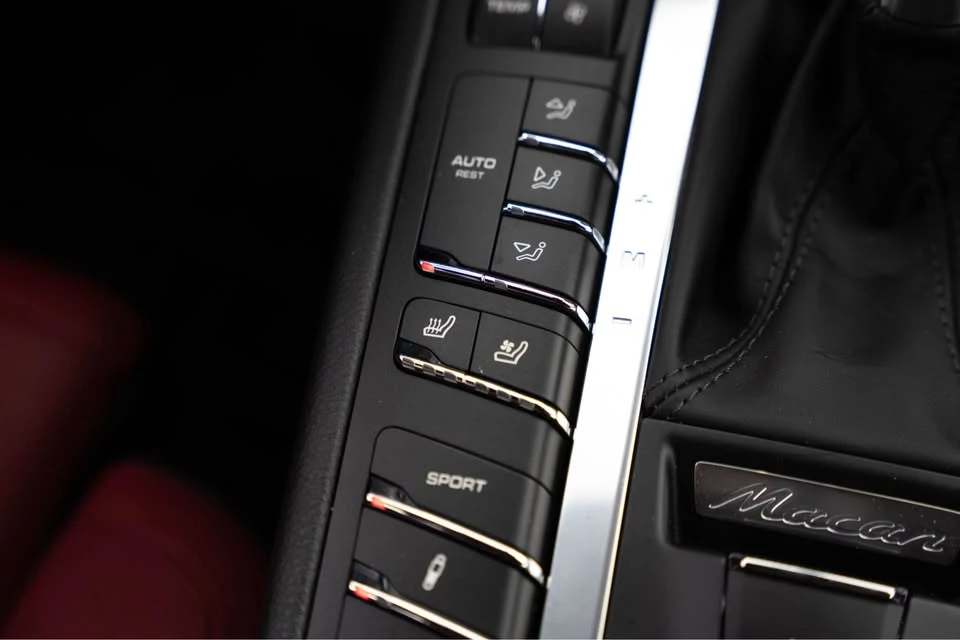 2017 Porsche Macan - Image 14 of 17