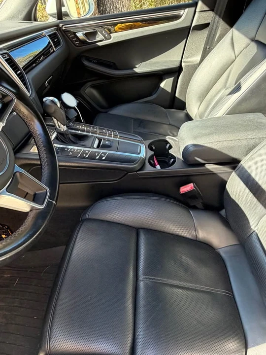 2017 Porsche Macan - Image 17 of 17