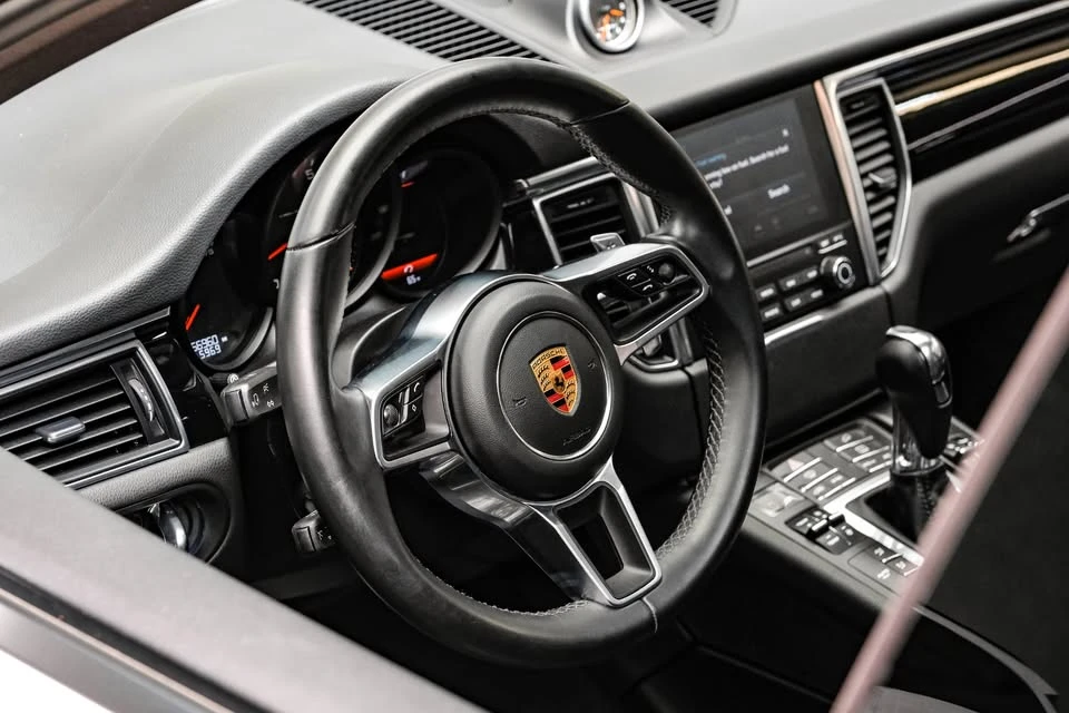 2017 Porsche Macan - Image 16 of 18