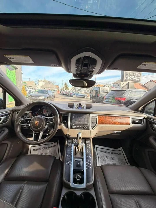 2017 Porsche Macan - Image 7 of 9