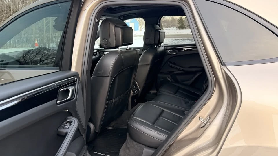2017 Porsche Macan - Image 10 of 20