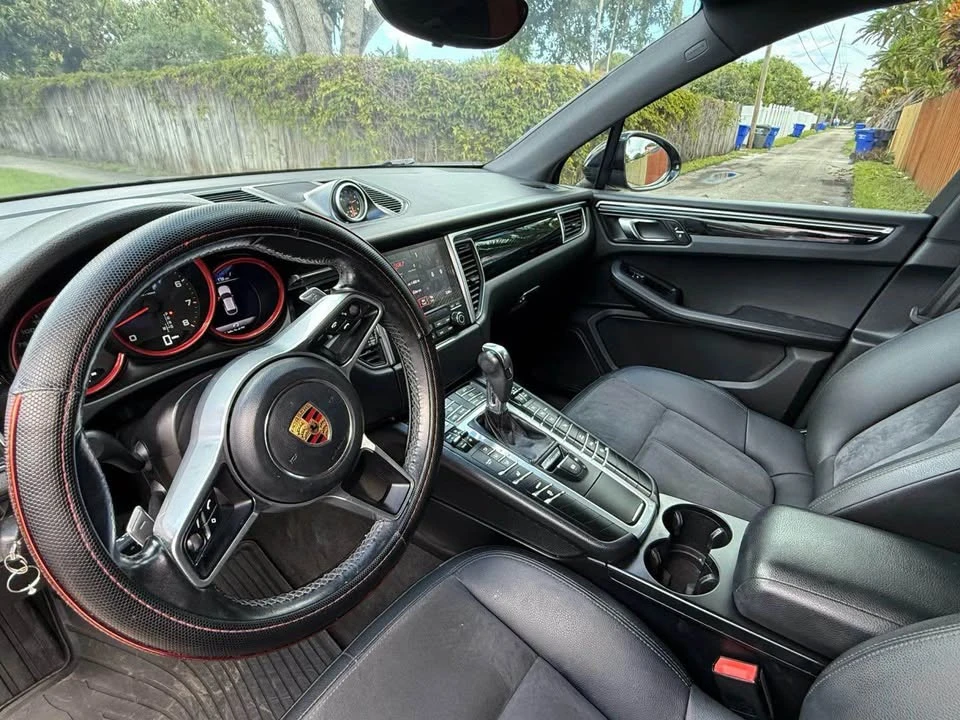 2017 Porsche Macan - Image 13 of 20