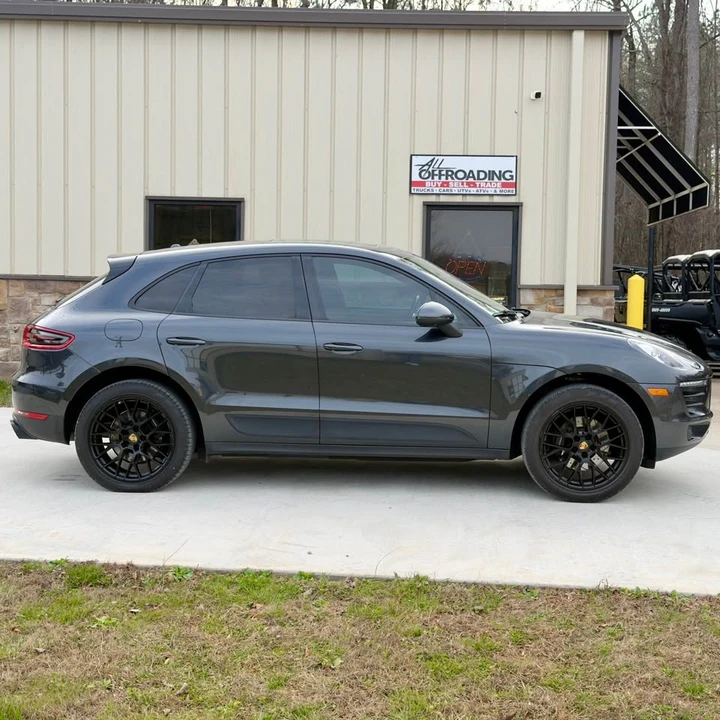 2017 Porsche Macan - Image 2 of 12