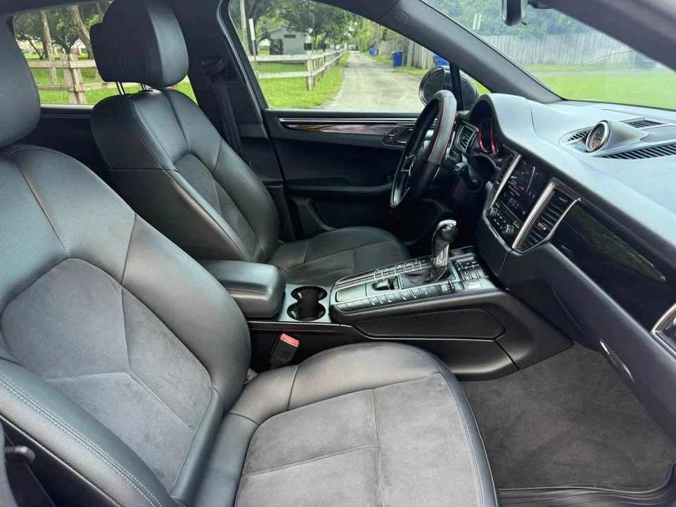 2017 Porsche Macan - Image 2 of 20