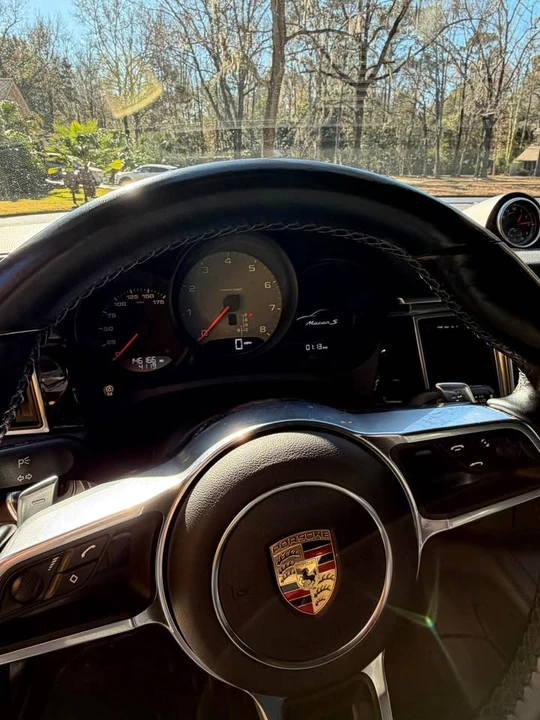 2017 Porsche Macan - Image 16 of 17