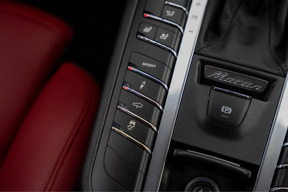 2017 Porsche Macan - Image 15 of 17