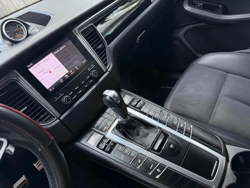 2017 Porsche Macan - Image 15 of 20