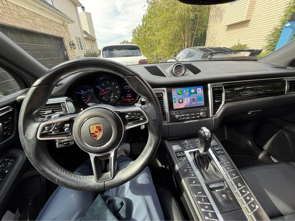 2017 Porsche Macan - Image 18 of 19