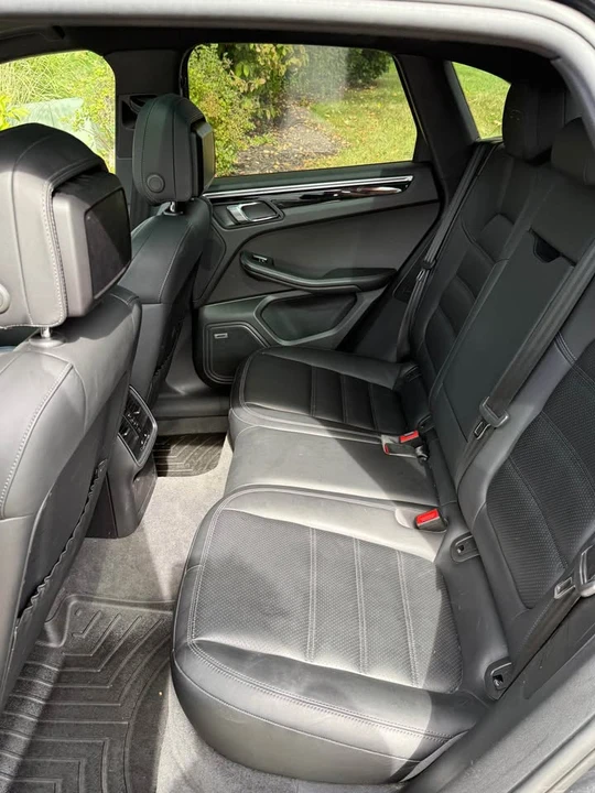 2017 Porsche Macan - Image 12 of 19