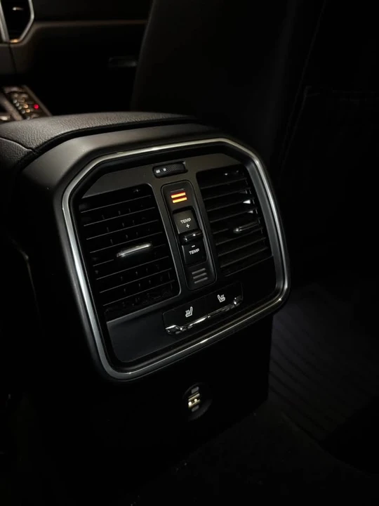 2017 Porsche Macan - Image 9 of 14