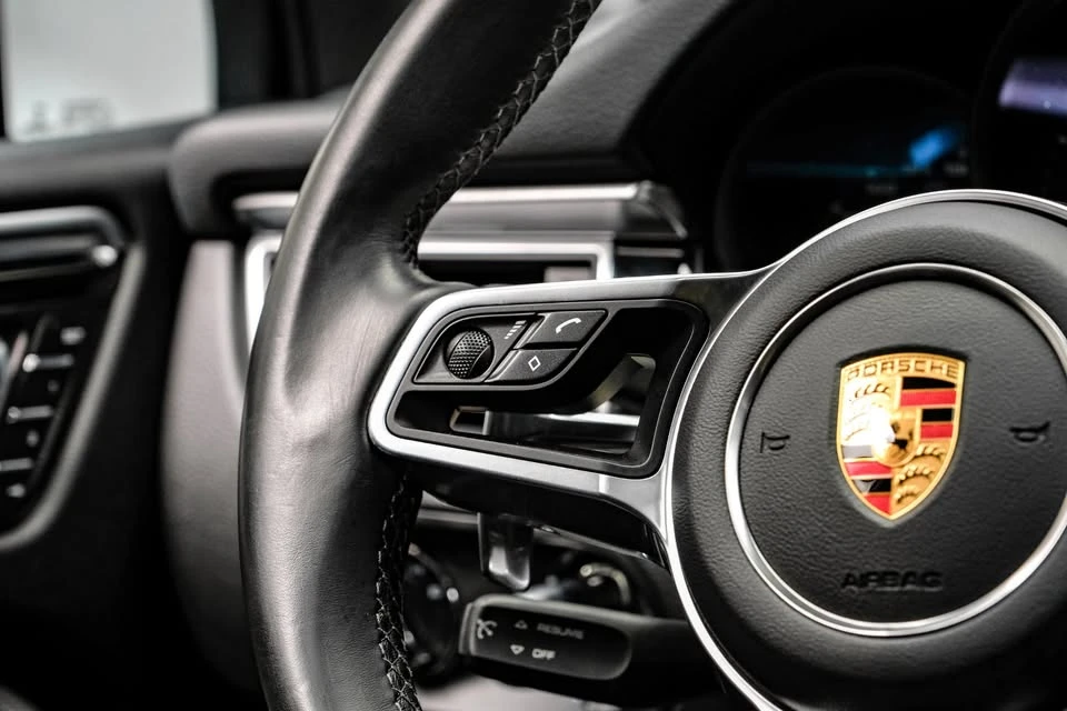 2017 Porsche Macan - Image 17 of 18