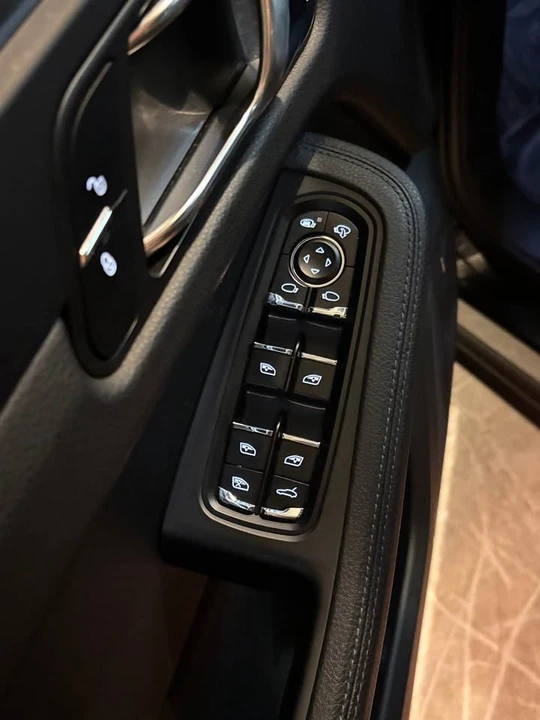 2017 Porsche Macan - Image 7 of 14