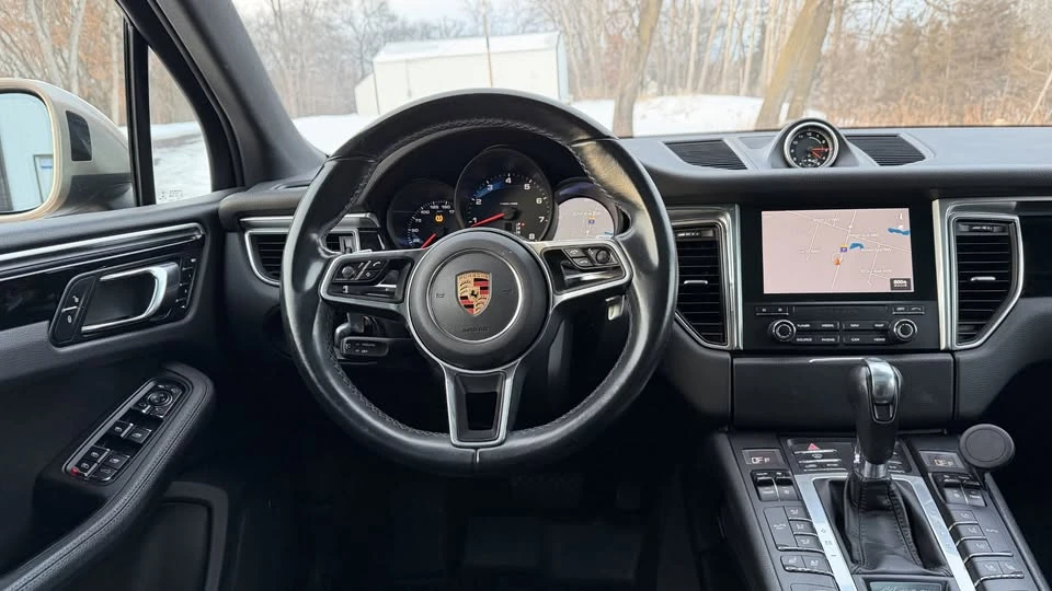 2017 Porsche Macan - Image 17 of 20