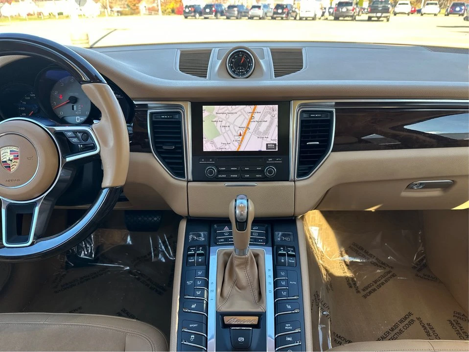2017 Porsche Macan - Image 13 of 19