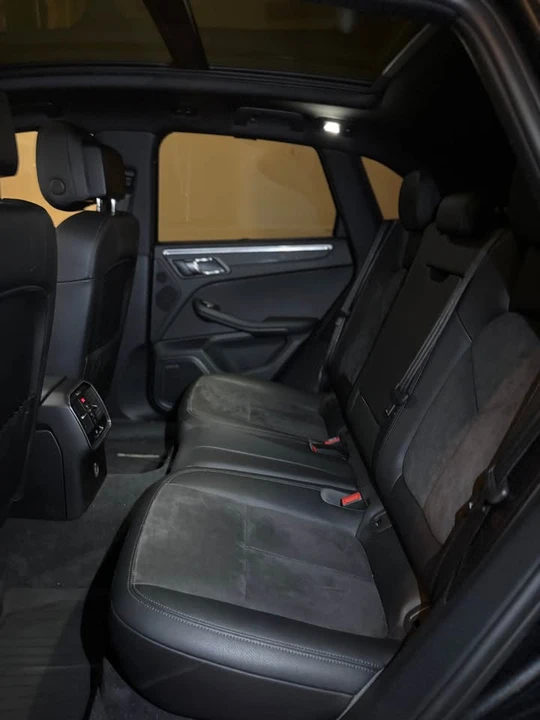 2017 Porsche Macan - Image 8 of 14