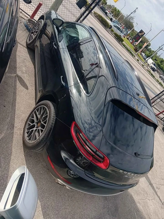 2017 Porsche Macan - Image 9 of 10