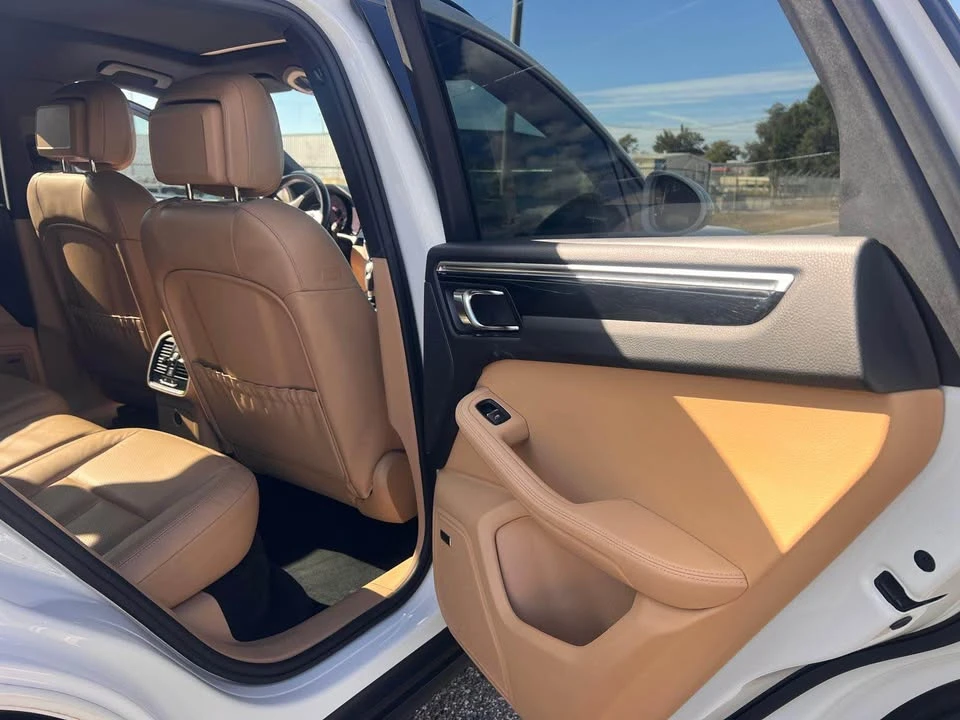 2017 Porsche Macan - Image 13 of 20