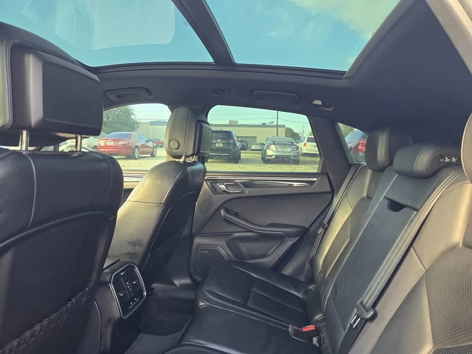 2017 Porsche Macan - Image 12 of 12
