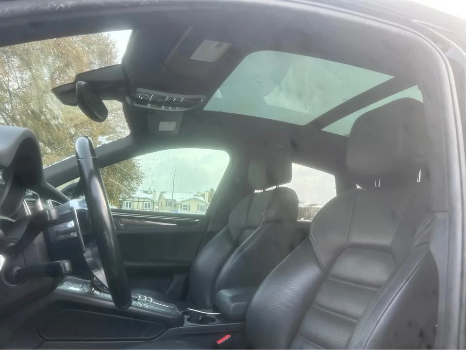 2017 Porsche Macan - Image 11 of 16