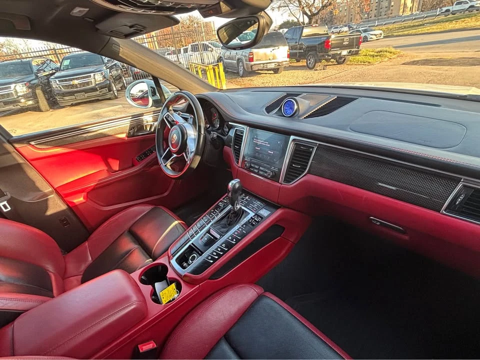 2017 Porsche Macan - Image 4 of 9
