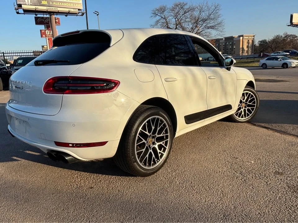 2017 Porsche Macan - Image 5 of 9