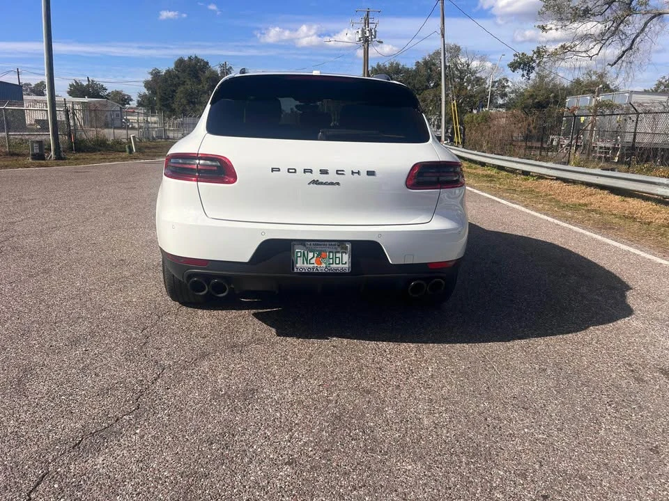 2017 Porsche Macan - Image 2 of 20