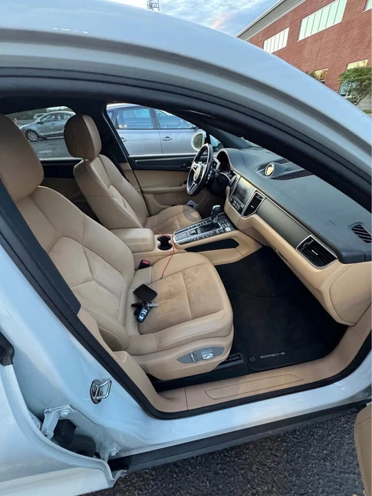 2017 Porsche Macan - Image 8 of 12