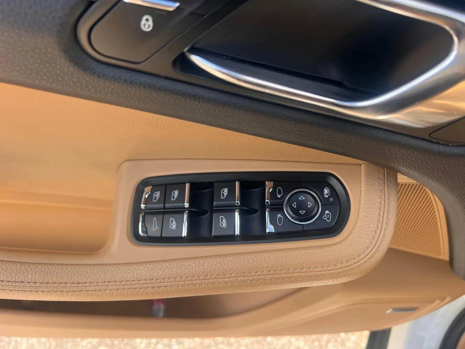 2017 Porsche Macan - Image 6 of 20