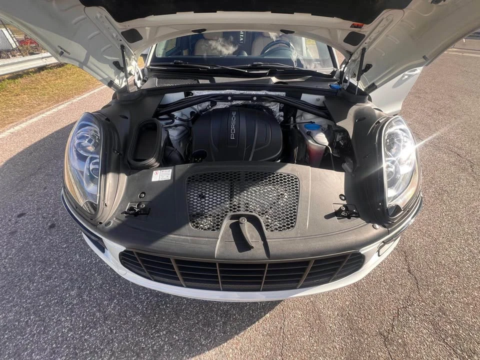 2017 Porsche Macan - Image 15 of 20