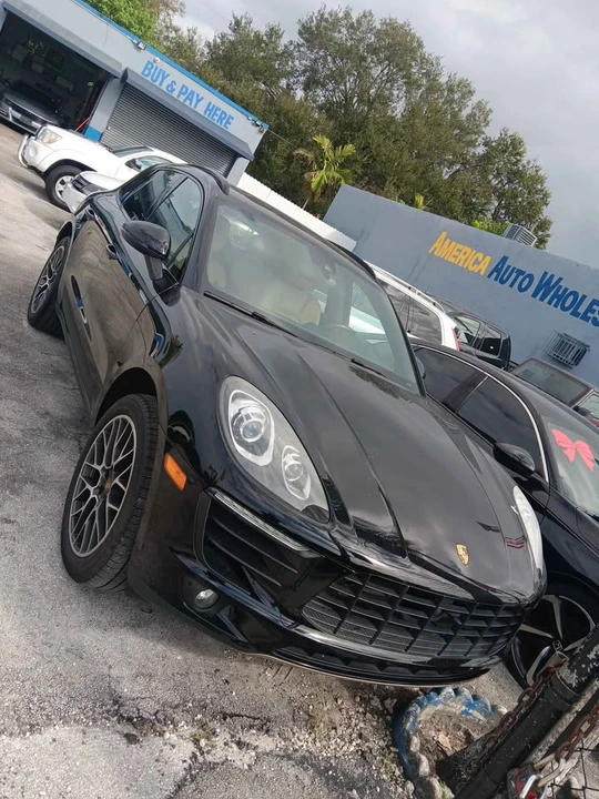 2017 Porsche Macan - Image 2 of 10