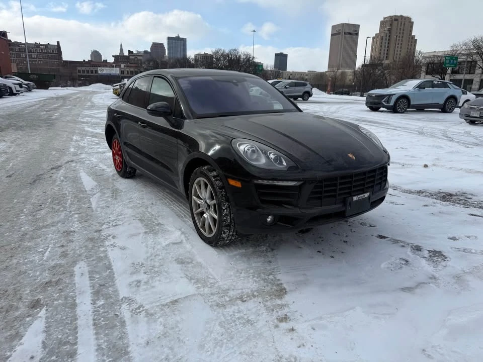 2017 Porsche Macan - Image 2 of 9
