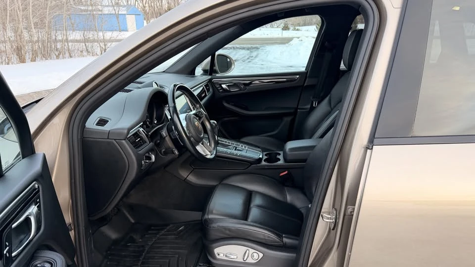 2017 Porsche Macan - Image 9 of 20